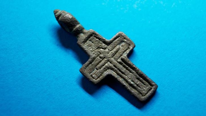 Crucifix - 16e/17 eeuw - Bodemvondst 2, Antiek en Kunst, Antiek | Religie, Ophalen of Verzenden