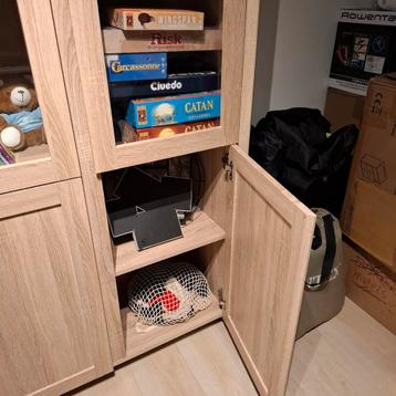 Nieuwe vitrine kast beschikbaar voor biedingen