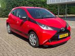 Toyota Aygo 1.0 VVT-i x-play Airco/ Camera/ Cruise control, Voorwielaandrijving, Stof, Gebruikt, 4 stoelen