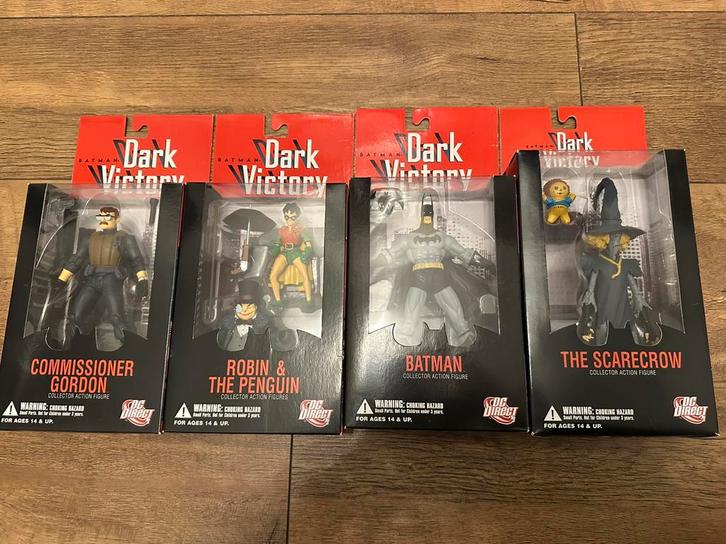 Batman dark victory dc direct set figures hot toys tim sale, Verzamelen, Film en Tv, Nieuw, Actiefiguur of Pop, Ophalen of Verzenden