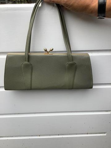 Brocante Leuk oud kunst lederen tasje in de kleur olijfgroen beschikbaar voor biedingen