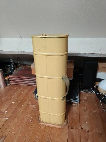 Vintage parapluhouder beschikbaar voor biedingen