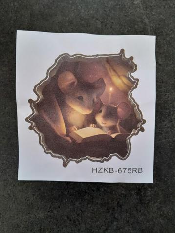 Muursticker ~ muisje muizenhol  beschikbaar voor biedingen