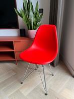 1x Vitra DSR stoel (poppy red, chroom eiffel onderstel), Huis en Inrichting, Stoelen, Ophalen of Verzenden, Zo goed als nieuw