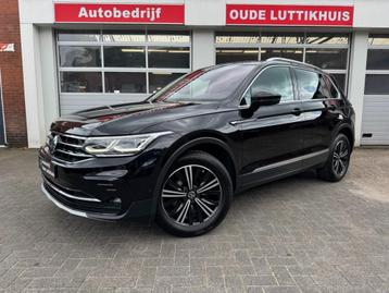Volkswagen TIGUAN 1.5TSI 150PK DSG Elegance Camera ACC Carpl beschikbaar voor biedingen
