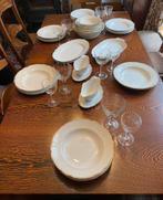 Uitgebreid wit servies met gouden rand, Huis en Inrichting, Keuken | Servies, Ophalen, Porselein, Overige stijlen