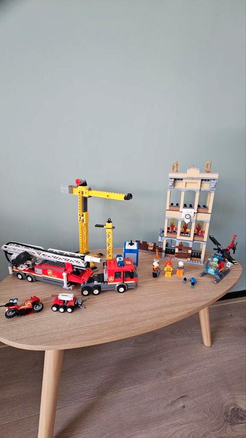 Lego city 60216 Brandweerkazerne in de stad, Kinderen en Baby's, Speelgoed | Duplo en Lego, Zo goed als nieuw, Ophalen of Verzenden