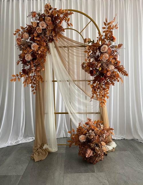 TE HUUR: backdrop beige bruin goud, Hobby en Vrije tijd, Feestartikelen | Verhuur, Zo goed als nieuw, Ophalen