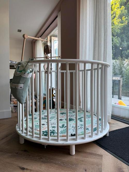 Bopita ronde witte box incl. Passende boxkleden, Kinderen en Baby's, Boxen, Zo goed als nieuw, Rond, In hoogte verstelbaar, Boxkleed