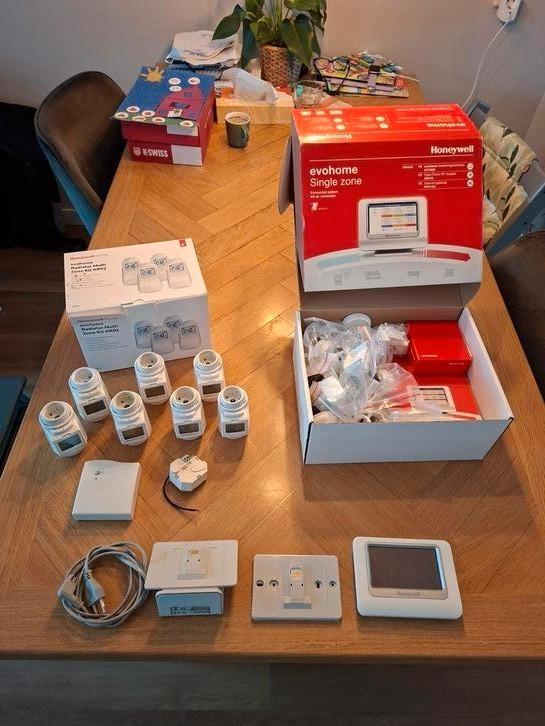 Honeywell evohome, complete set, Doe-het-zelf en Verbouw, Thermostaten, Zo goed als nieuw, Ophalen of Verzenden