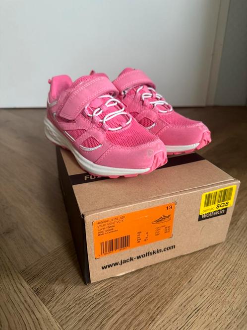 Roze jack wolfskin gymschoenen schoenen maat 32 ZGAN LEZEN, Kinderen en Baby's, Kinderkleding | Schoenen en Sokken, Zo goed als nieuw