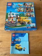Lego City schooldag 60329 in doos inclusief boekjes, Kinderen en Baby's, Speelgoed | Duplo en Lego, Ophalen of Verzenden, Zo goed als nieuw