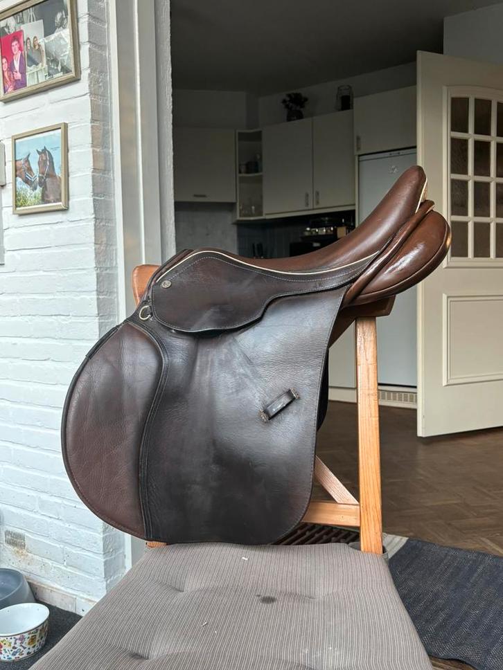Springzadel 17 inch Rossner Atlanta bruin, Dieren en Toebehoren, Paarden en Pony's | Zadels, Gebruikt, Springen, Ophalen of Verzenden