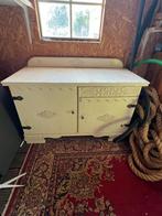 MASSIEF eiken houten commode .Meer dan 60 jaar oud ., Ophalen of Verzenden, Gebruikt