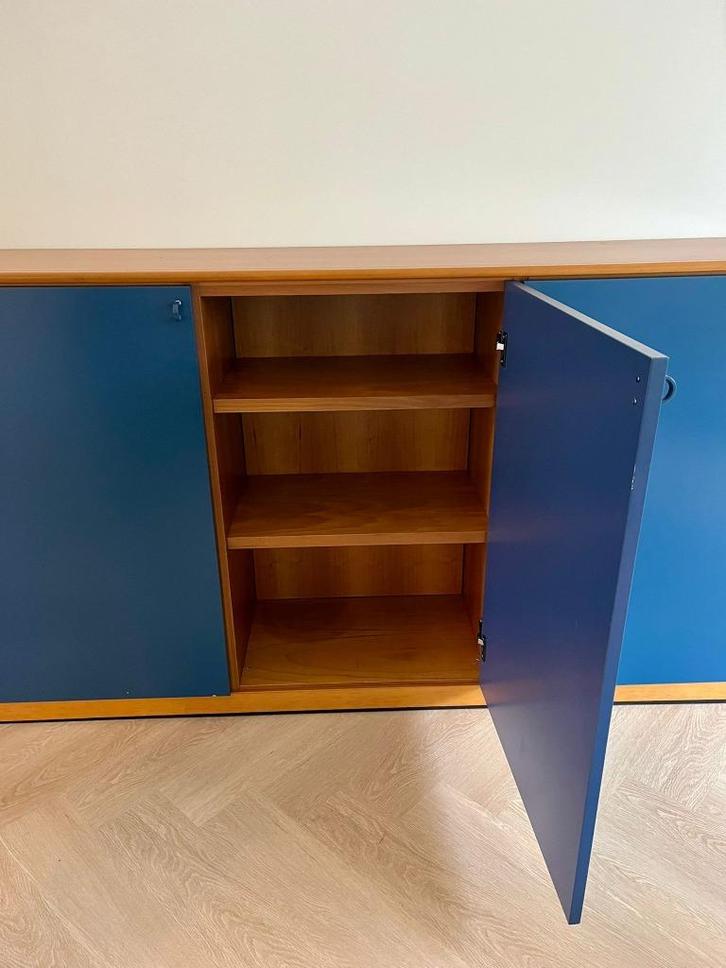 Molteni dressoir / kast, 3 deurtjes, blauw, Huis en Inrichting, Kasten | Dressoirs, Gebruikt, 200 cm of meer, 25 tot 50 cm, Met deur(en)