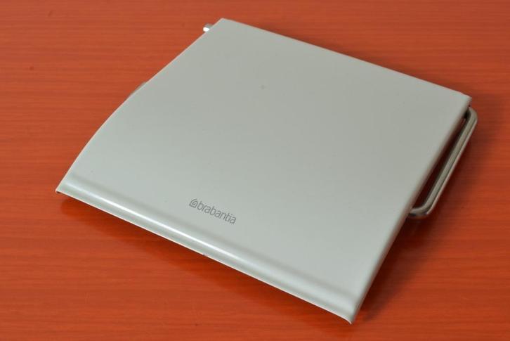 Mooie nieuwe tijdloze stalen Brabantia toiletrolhouder, Huis en Inrichting, Badkamer | Badtextiel en Accessoires, Nieuw, Overige typen