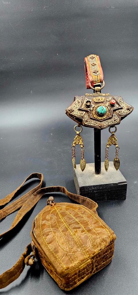 Antieke riemportemonnaie “baghu” uit Tibet, Antiek en Kunst, Kunst | Niet-Westerse kunst, Ophalen of Verzenden