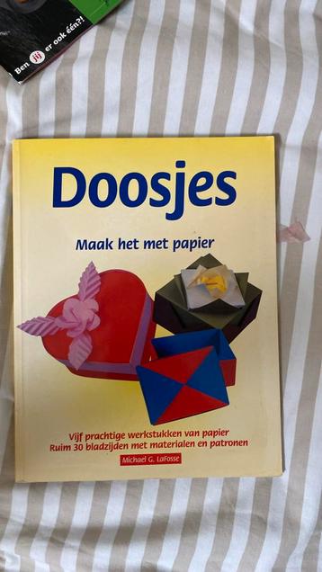 Doosjes. Maak het met papier beschikbaar voor biedingen