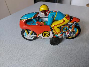 Blikken Racemotor met frictie en geluid in doos beschikbaar voor biedingen