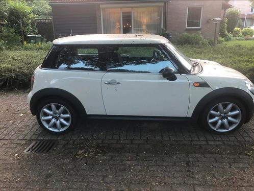 Mini 1.4 16V ONE 2009 Wit, Auto's, Mini, Particulier, Cooper, Benzine, B, Hatchback, Handgeschakeld, Geïmporteerd, Wit, Zwart