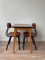 Retro schooltafel en 2 stoeltjes, Gebruikt, Tafel(s) en Stoel(en), Ophalen