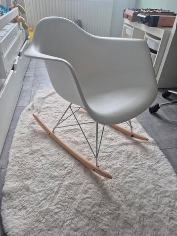 Witte Schommelstoel  beschikbaar voor biedingen