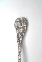 Thee opscheplepeltje bloemmotief. Douwe Egberts. Verzilverd., Verzilverd, Ophalen of Verzenden, Zo goed als nieuw, Metaal