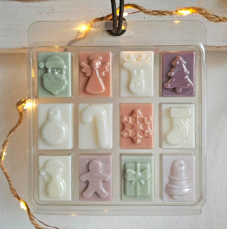 Adventkalender 12 days handmade kerst waxmelts 🎀, Huis en Inrichting, Woonaccessoires | Kandelaars en Kaarsen, Nieuw, Minder dan 25 cm