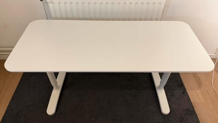 IKEA Bekant Bureau - Zo Goed Als Nieuw!, Huis en Inrichting, Bureaus, Zo goed als nieuw, Bureau, In hoogte verstelbaar, Ophalen