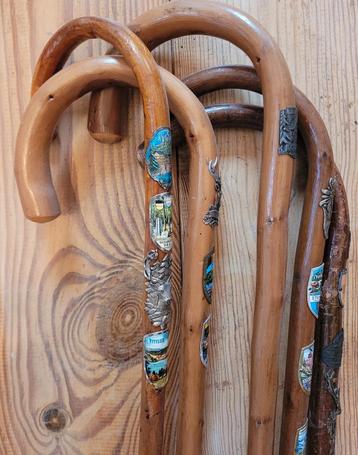 5 oude toeristische wandelstokken. Retro,vintage.  beschikbaar voor biedingen