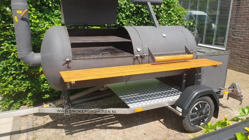 Huur  deze Amerikaanse Smoker BBQ aanhanger + bakplaat, Hobby en Vrije tijd, Feestartikelen | Verhuur, Nieuw, Overige, Ophalen