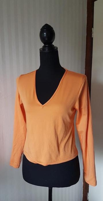 Nette mooie oranje top met v hals van C&A, even kijken. 8,99 beschikbaar voor biedingen