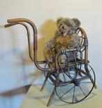 Antieke poppenwagen loopwagen stoel, pop of beer, Antiek en Kunst, Verzenden