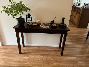 Sidetable beschikbaar voor biedingen