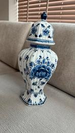 Delfts Blauw handbeschilderde dekselvaas – Original, Antiek en Kunst, Antiek | Vazen, Ophalen of Verzenden