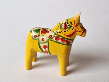 Zeer zeldzaam geel Zweeds paardje van Nils Olsson beschikbaar voor biedingen