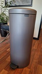 Brabantia NewIcon, Platinum, 30L, Huis en Inrichting, Woonaccessoires | Prullenbakken, Ophalen, Gebruikt, Met pedaal, 50 tot 75 cm