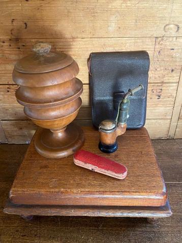 Houten tabakspot, antieke pijp, sigarenhoes, foudraal beschikbaar voor biedingen