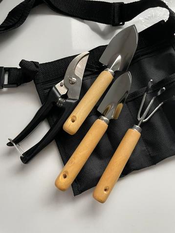 Setje klein tuingereedschap in heuptasje in cadeau doosje beschikbaar voor biedingen