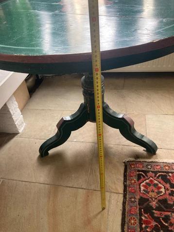 Tafel. Antiek beschikbaar voor biedingen