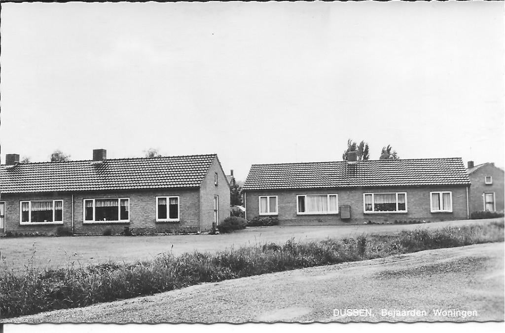 Dussen Bejaarden Woningen., Ophalen of Verzenden, 1960 tot 1980, Ongelopen, Noord-Brabant