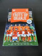 Voetbalboek: Heel Nederland trots op Oranje, Balsport, Ophalen of Verzenden, Zo goed als nieuw
