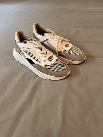 Nette Sneakers Maat 39(kindermodel)merk GIGA beschikbaar voor biedingen
