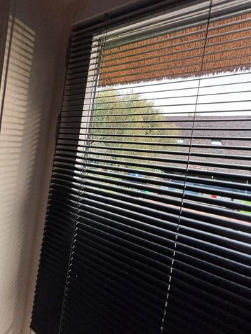 2 luxaflex zwart in goeie staat! beschikbaar voor biedingen