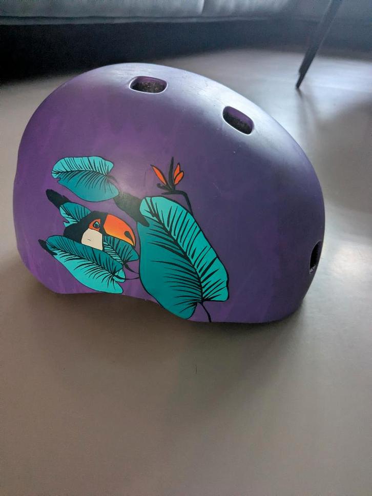 Micro PC helm Deluxe - Paars/Toekan, Fietsen en Brommers, Fietsaccessoires | Fietshelmen, Gebruikt, Meisje, M, Ophalen of Verzenden