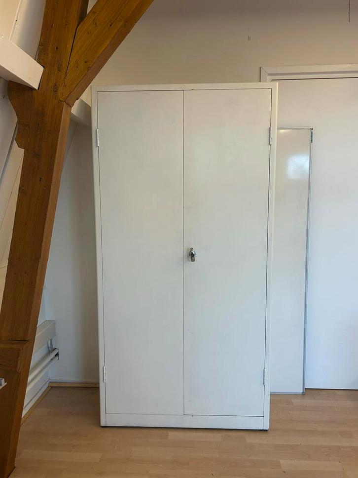 Twee metalen kasten voor kantoor/garage, Huis en Inrichting, Kasten | Boekenkasten, Gebruikt, 100 tot 150 cm, 150 tot 200 cm, 50 tot 75 cm
