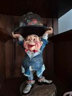 efteling beeld van een man met een dienblad, Ophalen