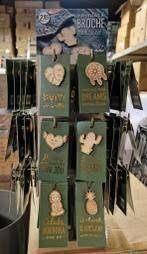 PARTIJ HOUTEN BROCHES OP CADEAUKAART INCL MOLEN, ., Nieuw, Ophalen of Verzenden, .