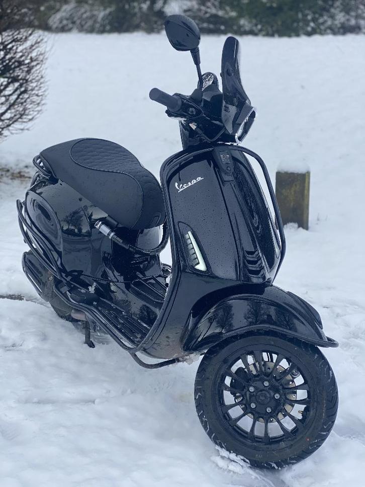 FULL OPTION BLACK ON bLACK VESPA SPRINT., Fietsen en Brommers, Scooters | Vespa, Zo goed als nieuw, Vespa S, Maximaal 45 km/u