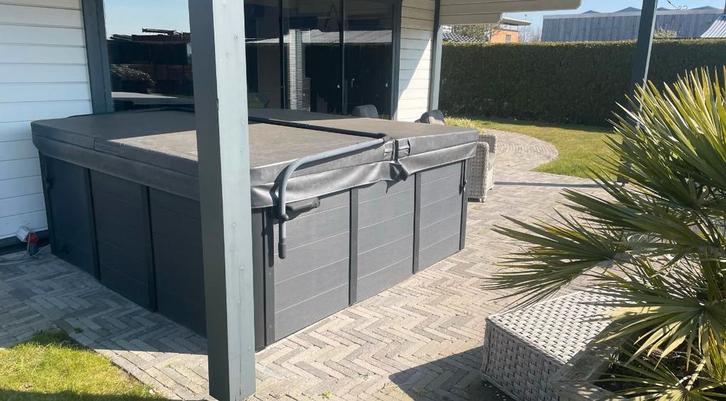 Luxe Sunspa - vancouver 3 zitplaatsen & 2 ligplaatsen, Tuin en Terras, Bubbelbaden en Hottubs, Zo goed als nieuw, Vast, Afdekzeil